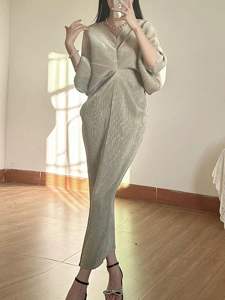 LANMREM Pleated Dress V Neck Batwing Stretch Dress