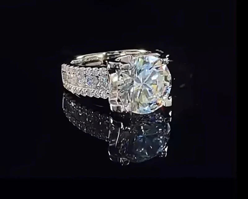 2 Carat Moissanite Engagement Ring