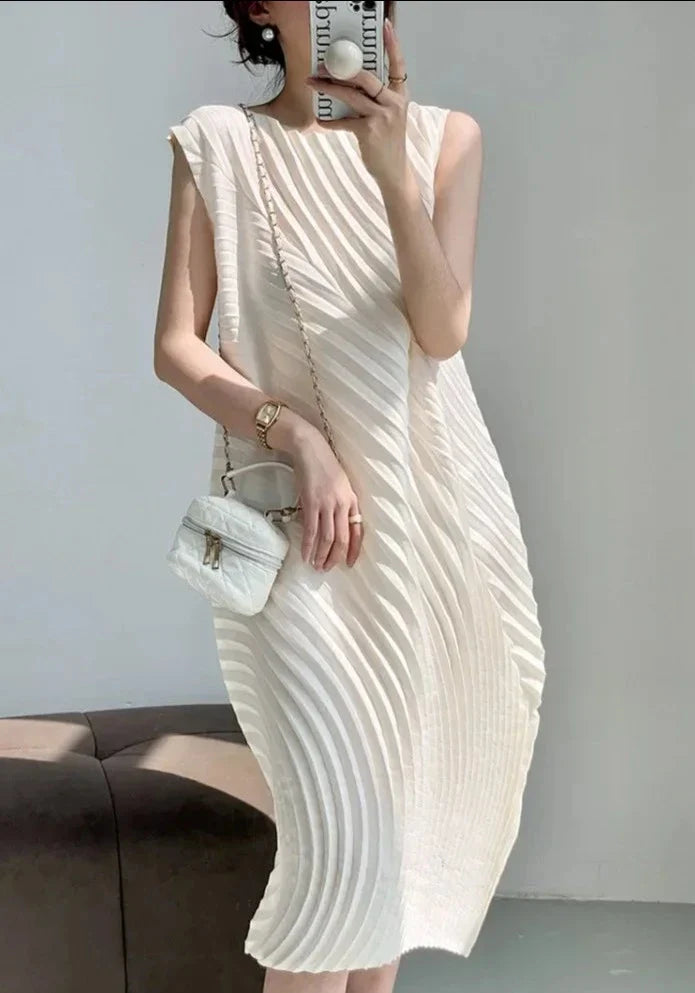 Bright Solid Color Sleeveless Pleated Stretch Dress