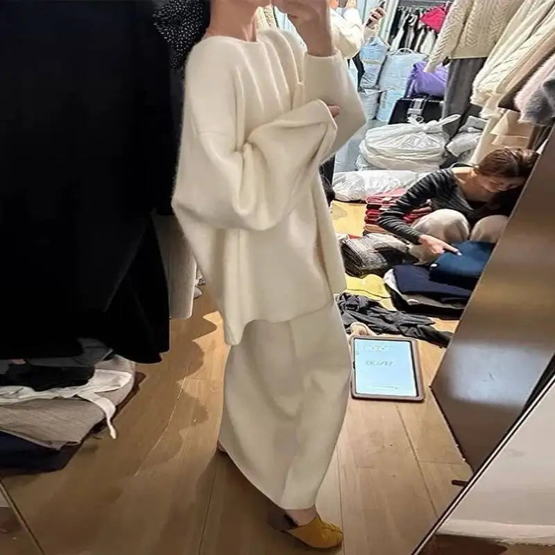 Two-Piece Set - Chic Knitted Sweater & Skirt Set